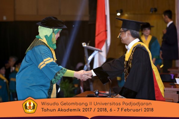 wisuda unpad gel II TA 2017-2018 fakultas kedokteran  oleh Rektor 041