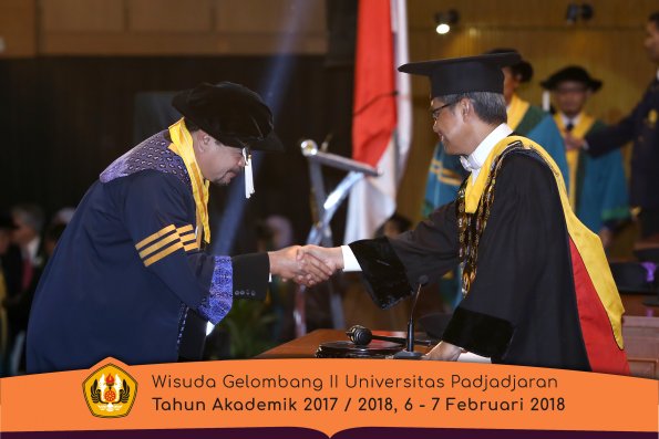 wisuda unpad gel II TA 2017-2018 sekolah pascasarjana  oleh Rektor 001