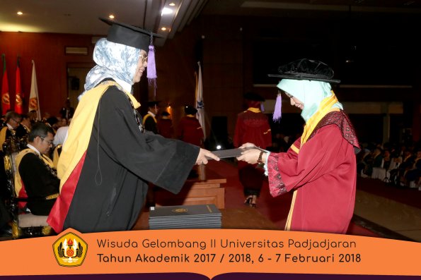 wisuda unpad gel II TA 2017-2018  Fakultas Psikologi Oleh Dekan 008