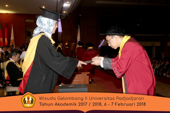 wisuda unpad gel II TA 2017-2018  Fakultas Psikologi Oleh Dekan 011