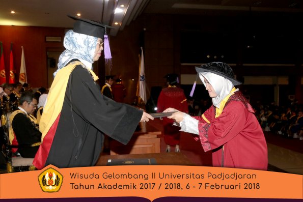 wisuda unpad gel II TA 2017-2018  Fakultas Psikologi Oleh Dekan 018