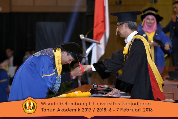 wisuda unpad gel II TA 2017-2018 MIPA Oleh Rektor 221