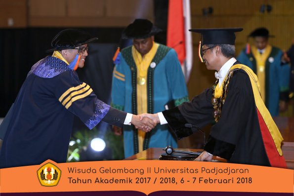 wisuda unpad gel II TA 2017-2018 fak Teknologi Geologi oleh Rektor 002