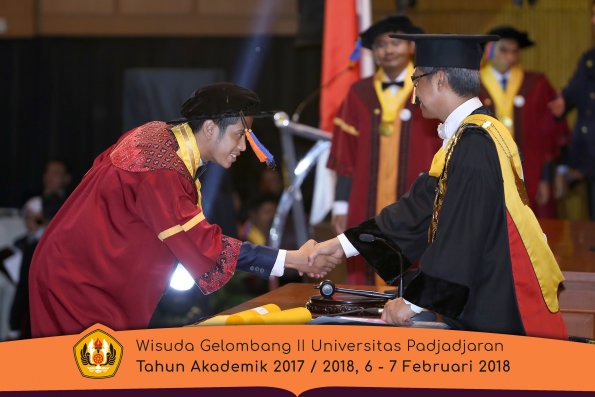 wisuda unpad gel II TA 2017-2018 fak Teknologi Geologi oleh Rektor 015