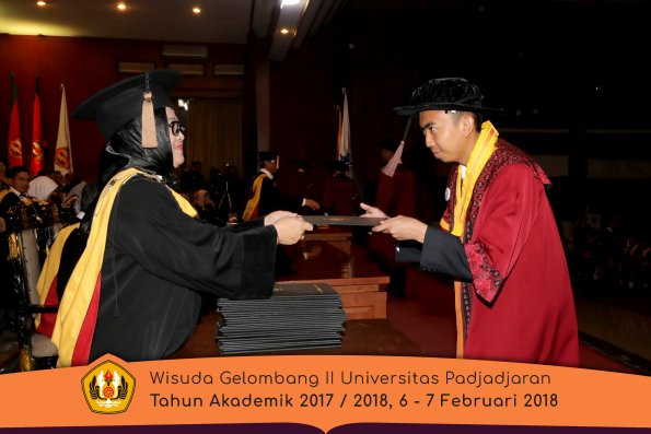 wisuda unpad gel II TA 2017-2018 Fakultas Peternakan  Oleh Dekan 018