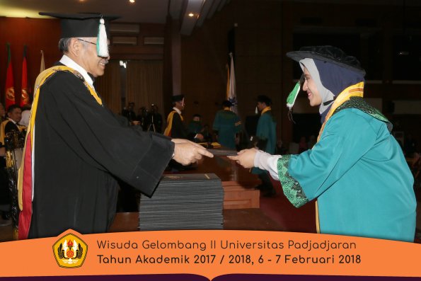 wisuda unpad gel II TA 2017-2018 Fakultas  Pertanian  Oleh Dekan  006
