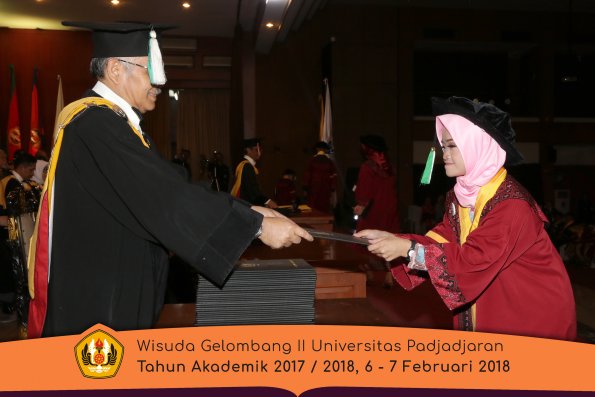 wisuda unpad gel II TA 2017-2018 Fakultas  Pertanian  Oleh Dekan  012