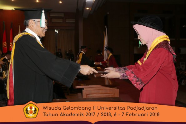 wisuda unpad gel II TA 2017-2018 Fakultas  Pertanian  Oleh Dekan  039