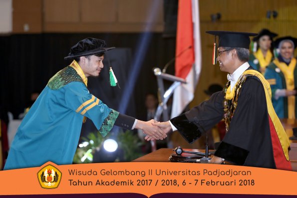 wisuda unpad gel II TA 2017-2018 Fakultas  Pertanian  Oleh  Rektor 007
