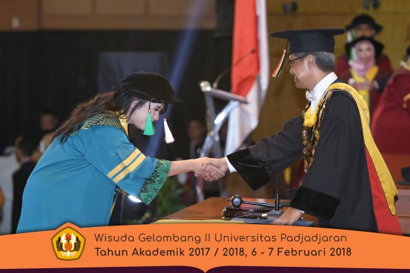 wisuda unpad gel II TA 2017-2018 Fakultas  Pertanian  Oleh  Rektor 009