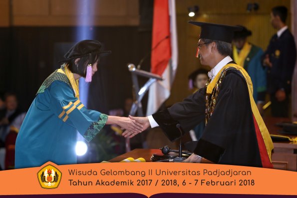 Wisuda Unpad Gel I I TA 2017-2018 Fak Kedokteran Gigi oleh Rektor 004