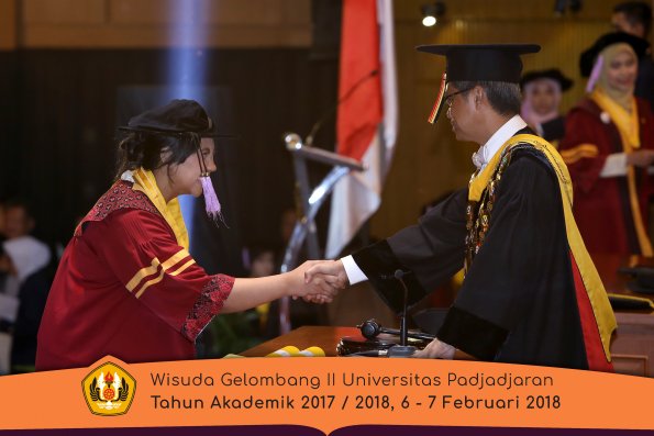 Wisuda Unpad Gel I I TA 2017-2018 Fak Kedokteran Gigi oleh Rektor 014
