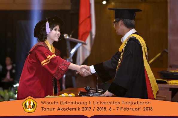 Wisuda Unpad Gel I I TA 2017-2018 Fak Kedokteran Gigi oleh Rektor 020