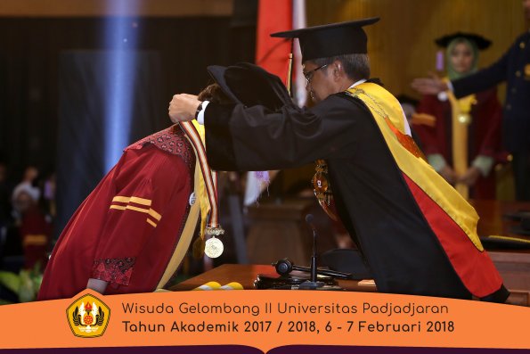 Wisuda Unpad Gel I I TA 2017-2018 Fak Kedokteran Gigi oleh Rektor 031