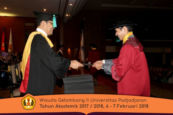 Wisuda Unpad Gel I I TA 2017-2018 Fakultas perikanan dan kelautan oleh Dekan 002