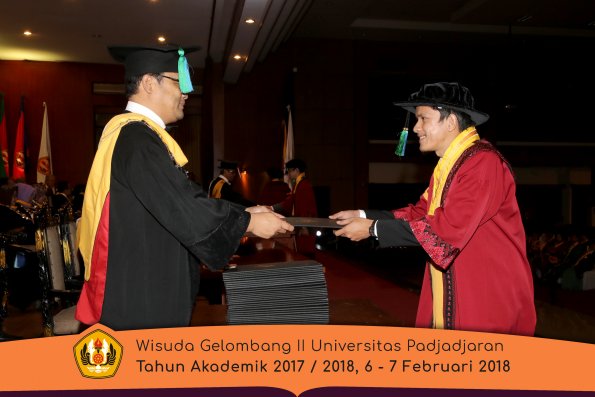 Wisuda Unpad Gel I I TA 2017-2018 Fakultas perikanan dan kelautan oleh Dekan 003