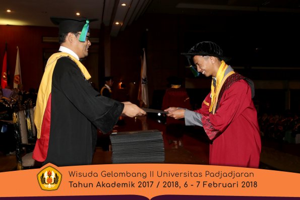 Wisuda Unpad Gel I I TA 2017-2018 Fakultas perikanan dan kelautan oleh Dekan 005