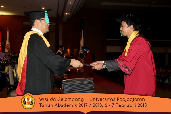 Wisuda Unpad Gel I I TA 2017-2018 Fakultas perikanan dan kelautan oleh Dekan 008