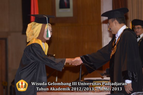 wisuda-unpad-gel-iii-ta-2012_2013-program-pascasarjana-oleh-rektor-091
