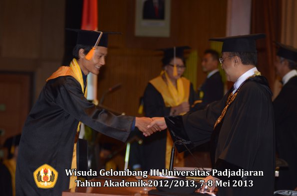 wisuda-unpad-gel-iii-ta-2012_2013-fakultas-ekonomi-dan-bisnis-oleh-rektor-101