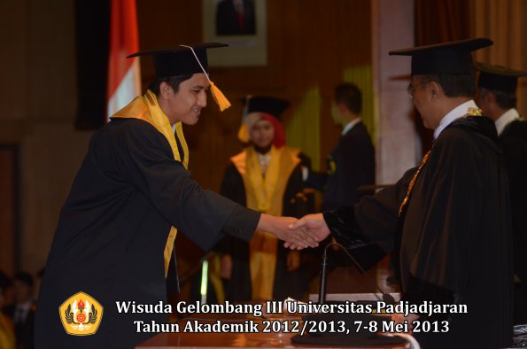 wisuda-unpad-gel-iii-ta-2012_2013-fakultas-ekonomi-dan-bisnis-oleh-rektor-190