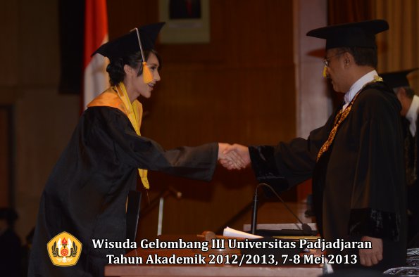 wisuda-unpad-gel-iii-ta-2012_2013-fakultas-ekonomi-dan-bisnis-oleh-rektor-199