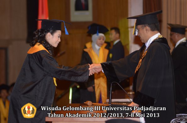 wisuda-unpad-gel-iii-ta-2012_2013-fakultas-isip-oleh-rektor-168