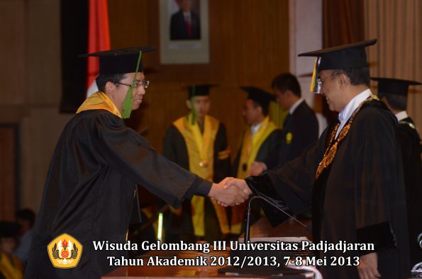 wisuda-unpad-gel-iii-ta-2012_2013-fakultas-kedokteran-oleh-rektor-012