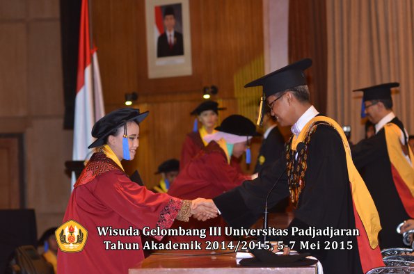 Wisuda Unpad Gel III TA 2014_2015 Fakultas ISIP oleh Rektor  020