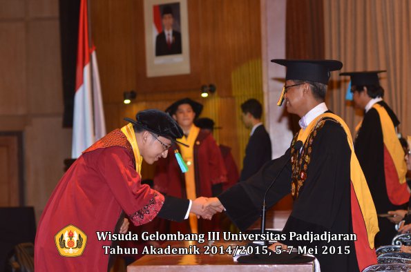 Wisuda Unpad Gel III TA 2014_2015  Fakultas PIK oleh Rektor  003