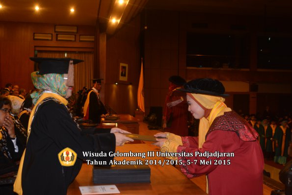 Wisuda Unpad Gel III TA 2014_2015  Fakultas Peternakan oleh Dekan  002