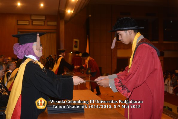 Wisuda Unpad Gel III TA 2014_2015  Fakultas Peternakan oleh Dekan 004