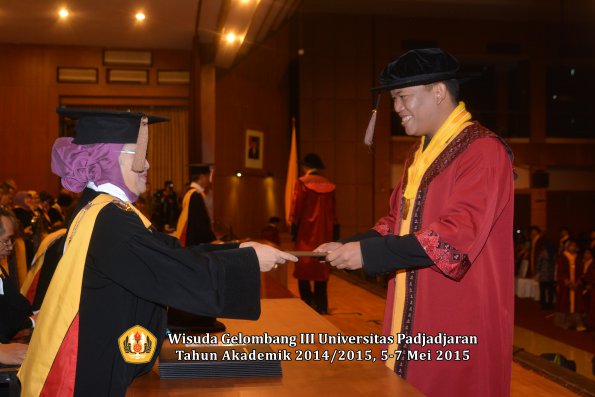 Wisuda Unpad Gel III TA 2014_2015  Fakultas Peternakan oleh Dekan 010