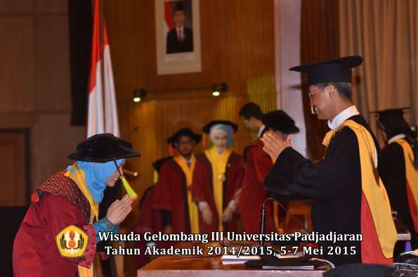 Wisuda Unpad Gel III TA 2014_2015 Fakultas Mipa oleh Rektor 011