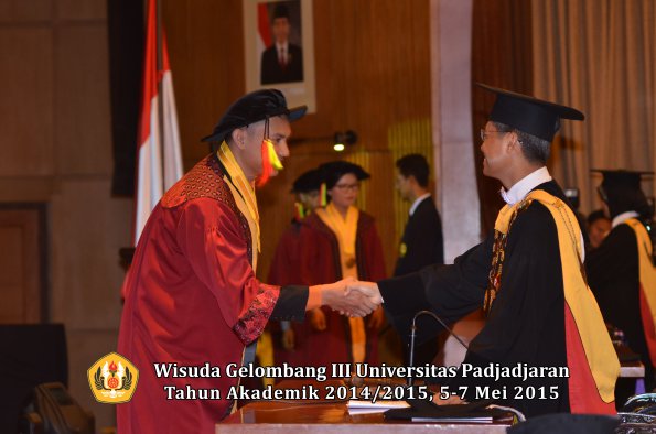 Wisuda Unpad Gel III TA 2014_2015 Fakultas Mipa oleh Rektor 018