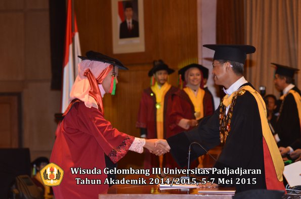 Wisuda Unpad Gel III TA 2014_2015  Fakultas TIP oleh Rektor  007