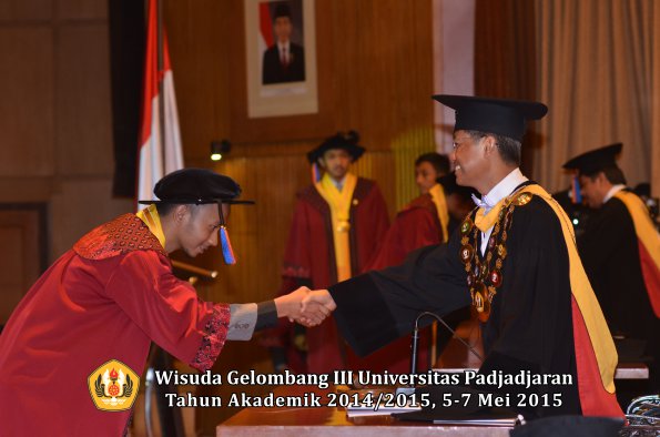 Wisuda Unpad Gel III TA 2014_2015  Fakultas Teknik Geologi oleh Rektor  002