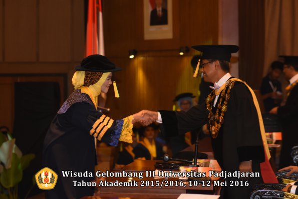 Wisuda Unpad Gel III TA 2015_2016  Fakultas Ilmu Komunikasi oleh Rektor  001