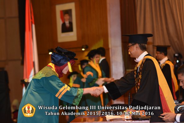 Wisuda Unpad Gel III TA 2015_2016  Fakultas Ilmu Komunikasi oleh Rektor  015