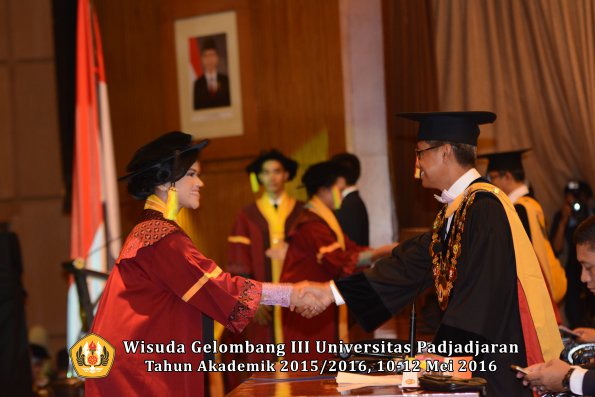 Wisuda Unpad Gel III TA 2015_2016  Fakultas Ilmu Komunikasi oleh Rektor  073