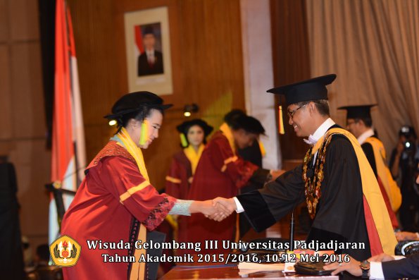 Wisuda Unpad Gel III TA 2015_2016  Fakultas Ilmu Komunikasi oleh Rektor  074