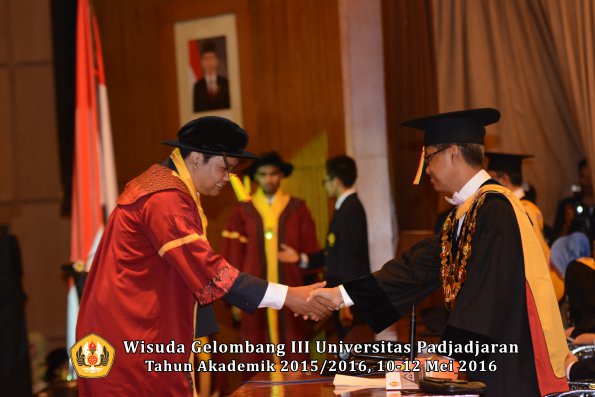 Wisuda Unpad Gel III TA 2015_2016  Fakultas Ilmu Komunikasi oleh Rektor  122