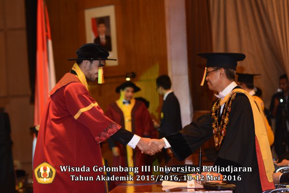 Wisuda Unpad Gel III TA 2015_2016  Fakultas Ilmu Komunikasi oleh Rektor  123