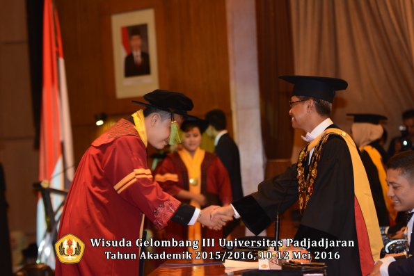 Wisuda Unpad Gel III TA 2015_2016  Fakultas Kedokteran oleh Rektor 132