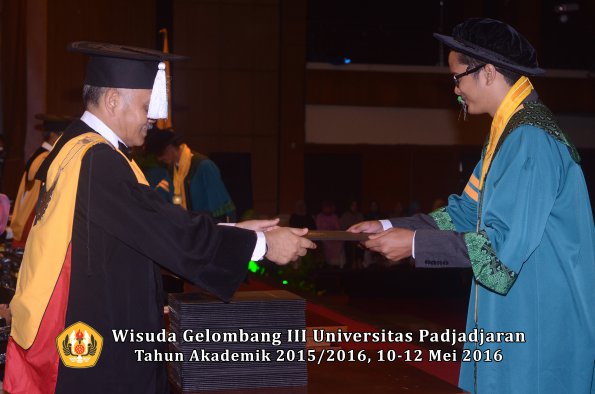Wisuda Unpad Gel III TA 2015_2016 Fakultas Pertanian oleh Dekan  004