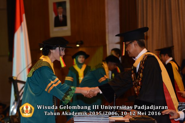 Wisuda Unpad Gel III TA 2015_2016 Fakultas Mipa oleh Rektor  006