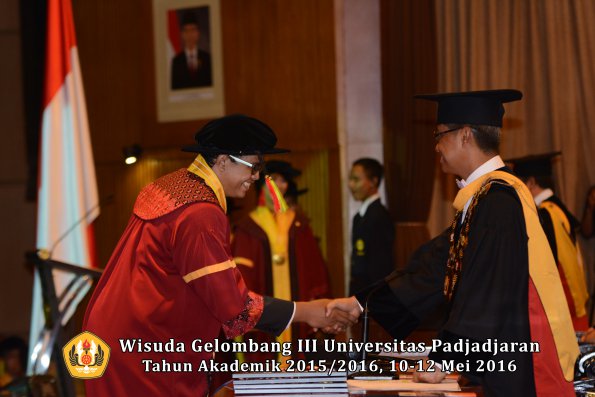 Wisuda Unpad Gel III TA 2015_2016 Fakultas Mipa oleh Rektor  021
