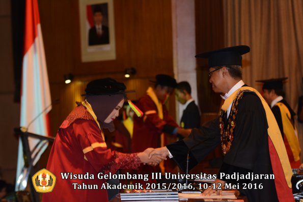 Wisuda Unpad Gel III TA 2015_2016 Fakultas Mipa oleh Rektor  033