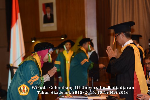 Wisuda Unpad Gel III TA 2015_2016 Fakultas Pertanian oleh Rektor  008