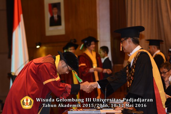 Wisuda Unpad Gel III TA 2015_2016 Fakultas Pertanian oleh Rektor  028
